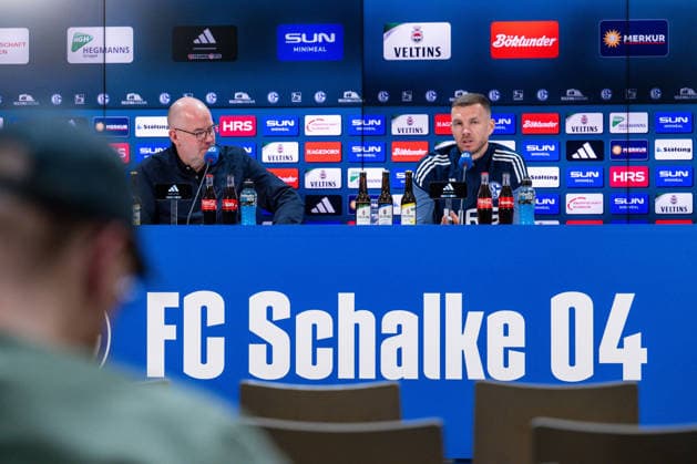 22 01 2026, Football, 2 Bundesliga, Season 2025 2026, Official presentation of Edin Džeko Dzeko at FC Schalke 04, Edin Džeko FC Schalke 04 xRHR FOTO TKx Copyright: RHR-FOTOx RHR-FOTO TK