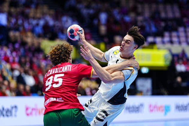 Gabriel Cavalcanti Portugal, 95 , Miro Schluroff Germany, 05 DEN, Germany vs Portugal, Handball, EHF European Championship 2026, Main Round, Matchday 1, 22 01 2026 DEN, Germany vs Portugal, Handball, EHF European Championship 2026, Main Round, Matchday 1, 22 01 2026 Herning Copyright: xEibner-Pressefoto MarcelxvonxFehrnx EP_MFN