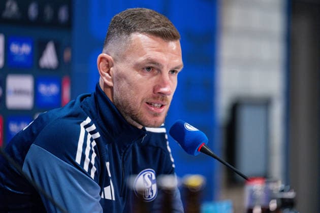 22 01 2026, Football, 2 Bundesliga, Season 2025 2026, Official presentation of Edin Džeko Dzeko at FC Schalke 04, Edin Džeko FC Schalke 04 xRHR FOTO TKx Copyright: RHR-FOTOx RHR-FOTO TK