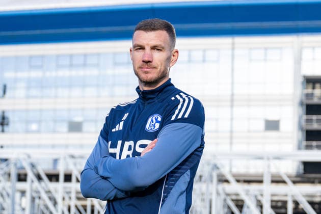 22 01 2026, Football, 2 Bundesliga, Season 2025 2026, Official presentation Edin Džeko Dzeko at FC Schalke 04, Edin Džeko FC Schalke 04 goes to the presentation, xRHR FOTO TKx Copyright: RHR-FOTOx RHR-FOTO TK