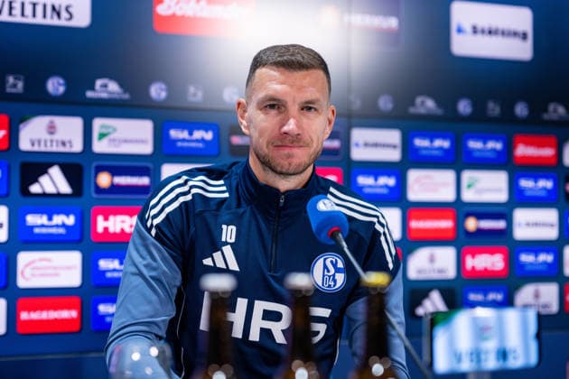 22 01 2026, Football, 2 Bundesliga, Season 2025 2026, Official presentation of Edin Džeko Dzeko at FC Schalke 04, Edin Džeko FC Schalke 04 xRHR FOTO TKx Copyright: RHR-FOTOx RHR-FOTO TK