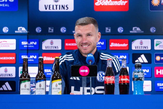 22 01 2026, Football, 2 Bundesliga, Season 2025 2026, Official presentation of Edin Džeko Dzeko at FC Schalke 04, Edin Džeko FC Schalke 04 xRHR FOTO TKx Copyright: RHR-FOTOx RHR-FOTO TK