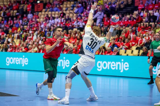 22 01 2026, Handball, Men s EHF EURO 2026, Germany Portugal, Jyske Bank Boxing in Herning, Denmark, Main Round Francisco Mota Costa Portugal 26 in duel against Tom Kiesler Germany 30 Denmark