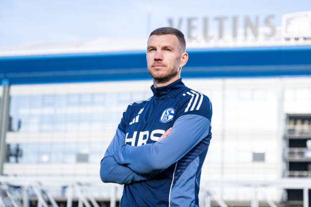 22 01 2026, Football, 2 Bundesliga, Season 2025 2026, Official presentation Edin Džeko Dzeko at FC Schalke 04, Edin Džeko FC Schalke 04 goes to the presentation, xRHR FOTO TKx Copyright: RHR-FOTOx RHR-FOTO TK