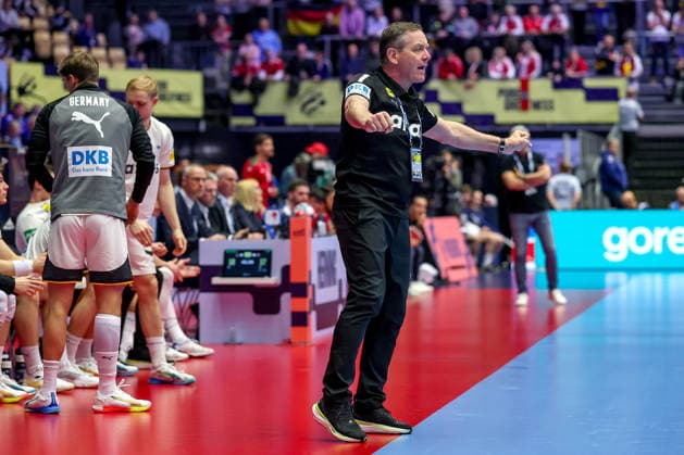 22 01 2026, Handball, Men s EHF EURO 2026, Germany Portugal, Jyske Bank Boxen in Herning, Denmark, Main Round Headcoach Alfred Gislason Germany hc gesticulating on the sidelines Denmark