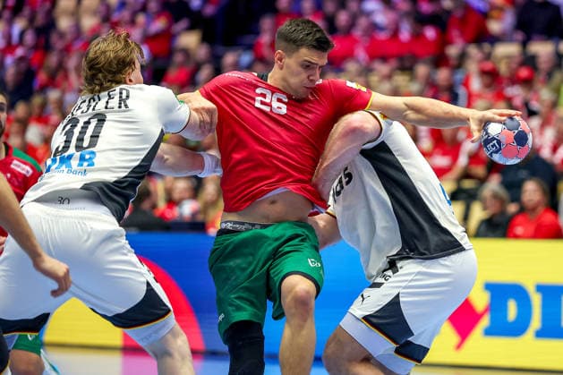 22 01 2026, Handball, Men s EHF EURO 2026, Germany Portugal, Jyske Bank Boxing in Herning, Denmark, Main Round Francisco Mota Costa Portugal 26 is tied up by Tom Kiesler Germany 30 and Johannes Golla Germany 04 Denmark