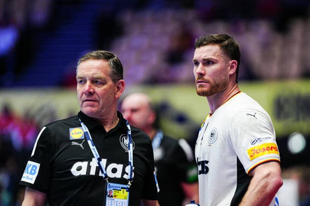 Alfred Gislason Germany, Coach , Johannes Golla Germany, 04 DEN, Germany vs Portugal, Handball, EHF European Championship 2026, Main Round, Matchday 1, 22 01 2026 DEN, Germany vs Portugal, Handball, EHF European Championship 2026, Main Round, Matchday 1, 22 01 2026 Herning Copyright: xEibner-Pressefoto MarcelxvonxFehrnx EP_MFN
