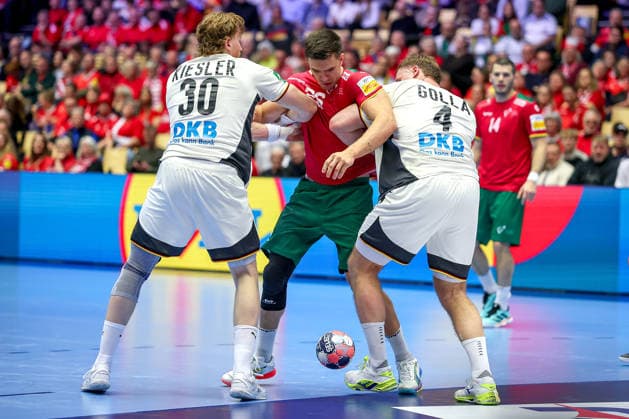 22 01 2026, Handball, Men s EHF EURO 2026, Germany Portugal, Jyske Bank Boxing in Herning, Denmark, Main Round Francisco Mota Costa Portugal 26 is tied up by Tom Kiesler Germany 30 and Johannes Golla Germany 04 Denmark