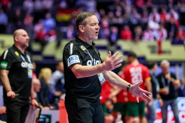 22 01 2026, Handball, Men s EHF EURO 2026, Germany Portugal, Jyske Bank Boxen in Herning, Denmark, Main Round Headcoach Alfred Gislason Germany hc gesticulating on the sidelines Denmark