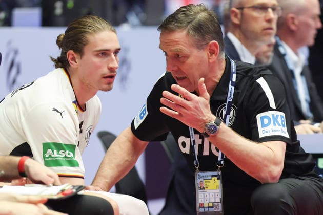 Germany Portugal, EHF Handball European Championship 2026 Coach Alfred Gislason Germany in conversation with Juri Knorr Germany, 15 Handball EHF European Championship, International match between Germany and Portugal on January 22, 2026 in Herning Denmark , Herning Denmark Jyske Bank Boxing