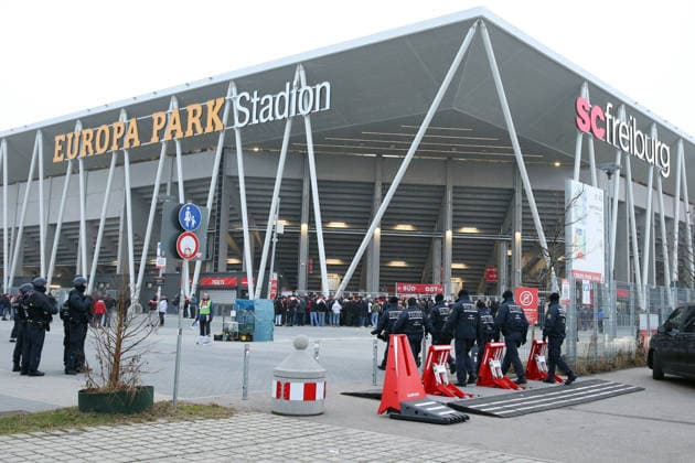 22 01 2026, xrekx, football UEFA Europa League, SC Freiburg Maccabi Tel Aviv v l police symbolic photo, symbolic image, symbol stadium, symbolic photo, symbolic image, symbolic stadium roadblock, access barriers, mobile barrier bollards, armored barriers DFL DFB REGULATIONS PROHIBIT ANY USE OF PHOTOGRAPHS as IMAGE SEQUENCES and or QUASI VIDEO Freiburg
