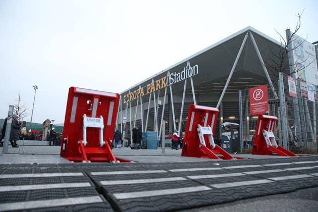 22 01 2026, xrekx, football UEFA Europa League, SC Freiburg Maccabi Tel Aviv v l police symbolic photo, symbolic image, symbol stadium, symbolic photo, symbolic image, symbolic stadium roadblock, access barriers, mobile barrier bollards, armored barriers DFL DFB REGULATIONS PROHIBIT ANY USE OF PHOTOGRAPHS as IMAGE SEQUENCES and or QUASI VIDEO Freiburg