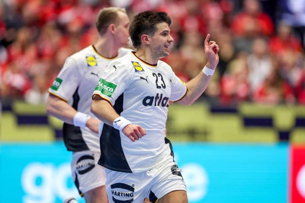 22 01 2026, Handball, Men s EHF EURO 2026, Germany Portugal, Jyske Bank Boxen in Herning, Denmark, Main Round Renars Uscins Germany 23 cheering and gesticulating on the pitch Denmark