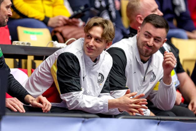 22 01 2026, Handball, Men s EHF EURO 2026, Germany Portugal, Jyske Bank Boxen in Herning, Denmark, Main Round Mathis Häseler Germany 14 and Jannik Kohlbacher Germany 80 watch the match from the stands Denmark