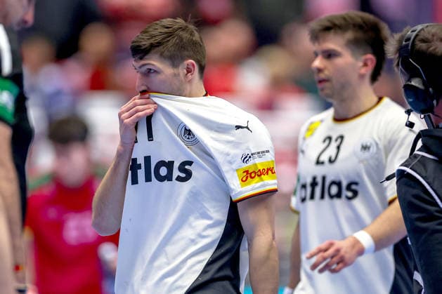 22 01 2026, Handball, Men s EHF EURO 2026, Germany Portugal, Jyske Bank Boxing in Herning, Denmark, Main Round Lukas Zerbe Germany 17 Renars Uscins Germany 23 Disappointed Disappointment Denmark