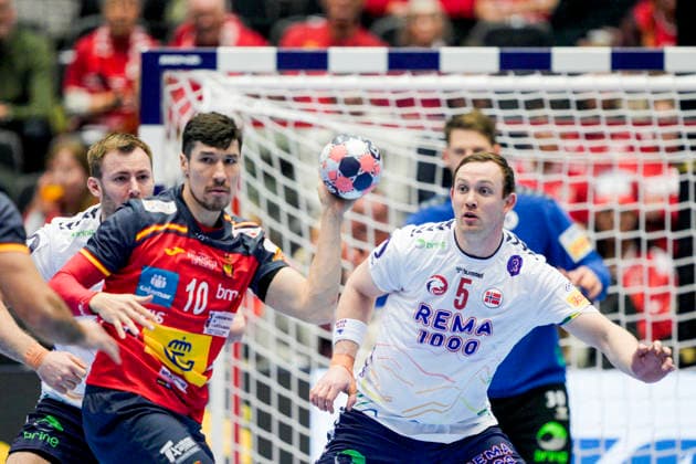 Handball European Championship 2026 Spain Norway Herning, Denmark 20260122 Spain s Alex Dujshebaev and Norway s Sander Sagosen during the European Championship handball match between Spain and Norway at the Boxen arena in Herning Photo Stian Lysberg Solum NTB Herning Denmark EDITORIAL USE ONLY RESTRICTED USE FOR BETTING COMPANIES  Copyright: xStianxLysbergxSolumx xNTBx
