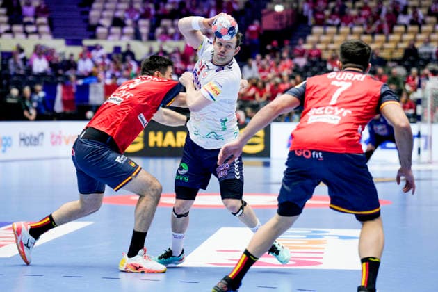 Handball European Championship 2026 Spain Norway Herning, Denmark 20260122 Spain s Abel Serdio, Norway s Sander Sagosen and Spain s Jan Gurri during the European Championship handball match between Spain and Norway at the Boxen arena in Herning Photo Stian Lysberg Solum NTB Herning Denmark EDITORIAL USE ONLY RESTRICTED USE FOR BETTING COMPANIES  Copyright: xStianxLysbergxSolumx xNTBx