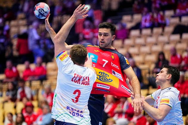 European Men s Handball Championship Spain Norway Spain s Jan Gurri jumps in front of Norway s Vetle Aga during the EHF Euro 2026 main round European Men s Handball Championship match between Spain and Norway in Herning, Thursday, January 22, 2026 Photo Bo Amstrup Scanpix 2026 , Herning Denmark  Copyright: BoxAmstrupx spdk20260122-180454-L