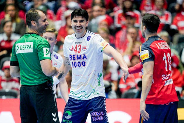 Handball European Championship 2026 Spain Norway Herning, Denmark 20260122 Norway s Simen Lyse and Spain s Alex Dujshebaev during the European Championship handball match between Spain and Norway at the Boxen arena in Herning Photo Stian Lysberg Solum NTB Herning Denmark EDITORIAL USE ONLY RESTRICTED USE FOR BETTING COMPANIES  Copyright: xStianxLysbergxSolumx xNTBx