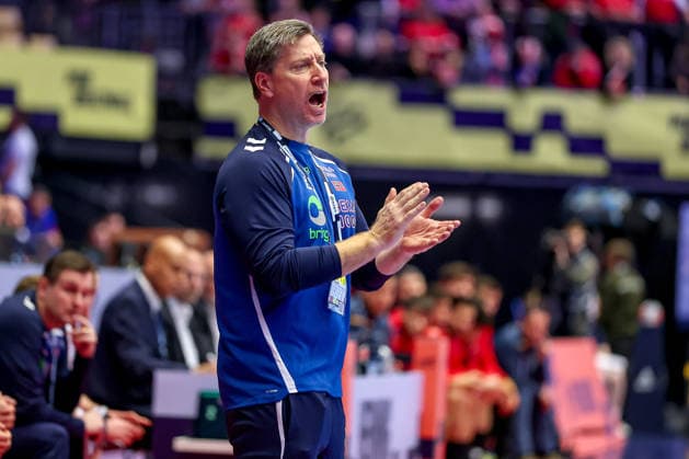 22 01 2026, Handball, Men s EHF EURO 2026, Spain Norway, Jyske Bank Boxen in Herning, Denmark, Main Round Headcoach Jonas Liberg Wille Norway hc gesticulating on the sidelines Denmark