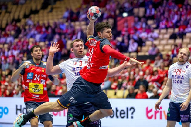 22 01 2026, Handball, Men s EHF EURO 2026, Spain Norway, Jyske Bank Boxen in Herning, Denmark, Main Round Alex Dujshebaev Dovichebaeva Espania 10 Denmark