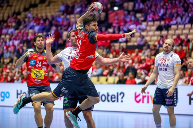 22 01 2026, Handball, Men s EHF EURO 2026, Spain Norway, Jyske Bank Boxen in Herning, Denmark, Main Round Alex Dujshebaev Dovichebaeva Espania 10 Denmark