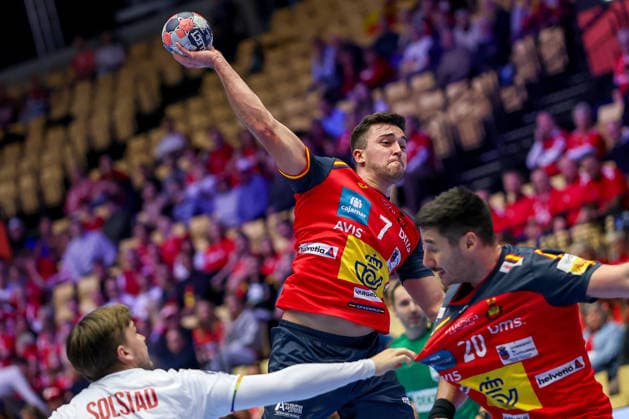 22 01 2026, Handball, Men s EHF EURO 2026, Spain Norway, Jyske Bank Boxen in Herning, Denmark, Main Round Jan Gurri Aregay Espania 07 Denmark