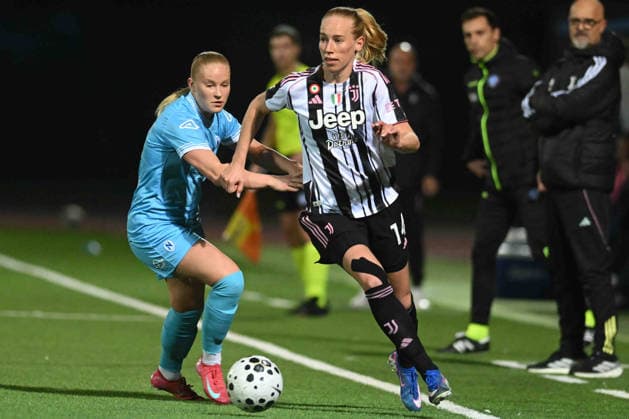 Amalie Vangsgaard of Juventus FC competes for the ball Davinia Vanmechelen of Napoli Women with during the Coppa Italia Femminile between Napoli Women vs Juventus FC :Agostino Gemito Live Photo  Copyright: xAgostinoxGemito IPAxSportx xipa-agency.netx xx IPA_70424253 IPA_Agency_IPA70424253