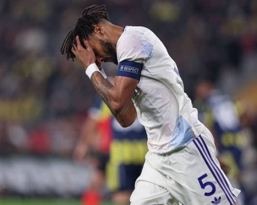 Tyrone Mings of Aston Villa with his head in his hands Fenerbache v Aston Villa, UEFA Europa League, Group Stage, Football, Sukru Saracoglu Stadium, Istanbul, Turkiye - 22 Jan 2026Istanbul Sukru Saracoglu Stadium Turkey EDITORIAL USE ONLY No use with unauthorised audio, video, data, fixture lists, club league logos or live services. Online in-match use limited to 120 images, no video emulation. No use in betting, games or single club league player publications. Copyright: xRaddadxJebarah Shutterstockx 16348379ac