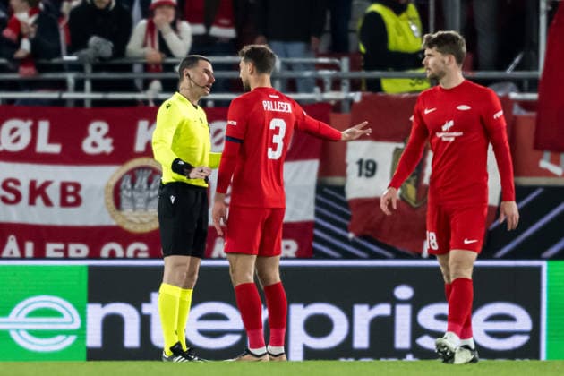 260122 Referee Georgi Kabakov and Fredrik Pallesen Knudsen of Brann during the UEFA Europa League football match between Brann and Midtjylland on January 22, 2026 in Bergen Photo Marius Simensen BILDBYRAN COP 238 MM0054 bbeng fotboll football soccer fotball uefa europa league brann midtjylland  Copyright: MARIUSxSIMENSEN BB260122ZX009