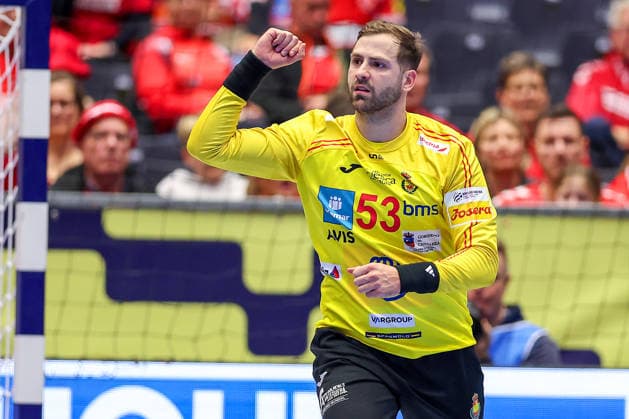 22 01 2026, Handball, Men s EHF EURO 2026, Spain Norway, Jyske Bank Boxen in Herning, Denmark, Main Round Ignacio Biosca Garcia Espania 53 cheering and gesticulating on the pitch Denmark
