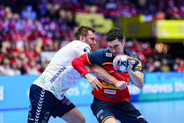 Vetle Eck Aga Norway, 03 , Alex Dujshebaev Spain, 10 DEN, Spain vs. Norway, Handball, EHF European Championship 2026, Main Round, Matchday 1, 22 01 2026 DEN, Spain vs. Norway, Handball, EHF European Championship 2026, Main Round, Matchday 1, 22 01 2026 Herning Copyright: xEibner-Pressefoto MarcelxvonxFehrnx EP_MFN