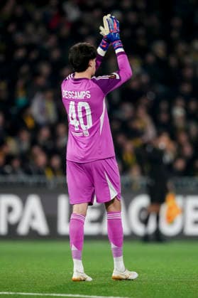 Switzerland UEFA Europa League 2025 26, BSC Young Boys vs Olympique Lyonnais Stadion Wankdorf, Bern Goalkeeper Descamps 40 Lyon applauds his teammates to Bern Stadion Wankdorf Bern Switzerland Copyright: xKjetilxWaberx