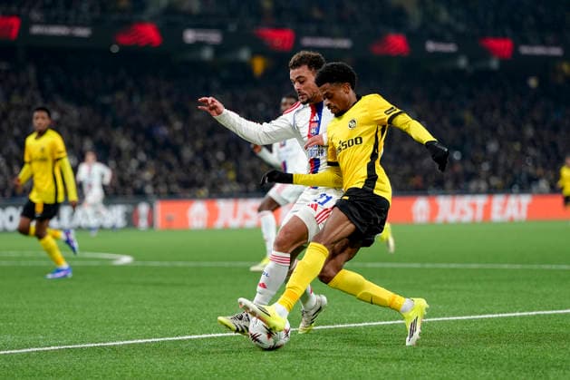 Switzerland UEFA Europa League 2025 26, BSC Young Boys vs Olympique Lyonnais Stadion Wankdorf, Bern Alan Virginius 7 Young Boys in duel with Justin Kluivert 21 Lyon Bern Stadion Wankdorf Bern Switzerland Copyright: xKjetilxWaberx