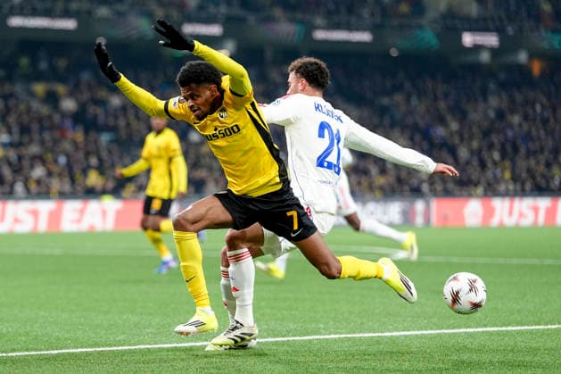 Switzerland UEFA Europa League 2025 26, BSC Young Boys vs Olympique Lyonnais Stadion Wankdorf, Bern Alan Virginius 7 Young Boys in duel with Justin Kluivert 21 Lyon Bern Stadion Wankdorf Bern Switzerland Copyright: xKjetilxWaberx