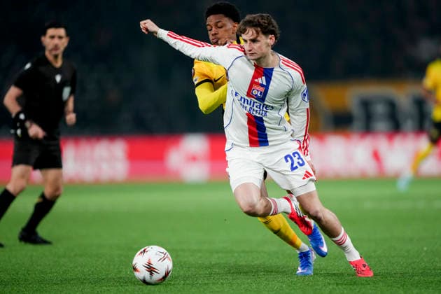 Switzerland UEFA Europa League 2025 26, BSC Young Boys vs Olympique Lyonnais Stadion Wankdorf, Bern Alvyn Sanches 10 Young Boys in duel with Tyler Morton 23 Lyon Bern Stadion Wankdorf Bern Switzerland Copyright: xKjetilxWaberx
