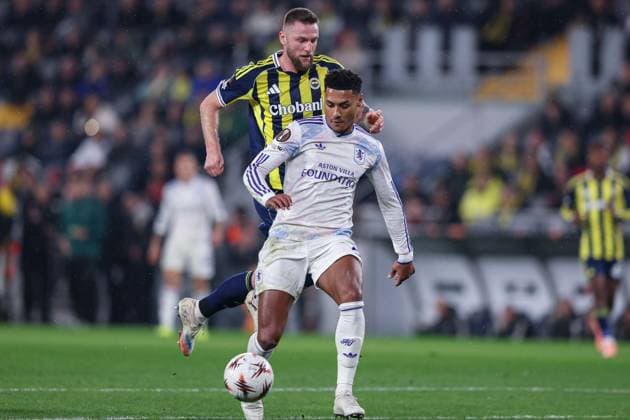 Ollie Watkins of Aston Villa runs paste Milan Skriniar of Fenerbahce Fenerbache v Aston Villa, UEFA Europa League, Group Stage, Football, Sukru Saracoglu Stadium, Istanbul, Turkiye - 22 Jan 2026Istanbul Sukru Saracoglu Stadium Turkey EDITORIAL USE ONLY No use with unauthorised audio, video, data, fixture lists, club league logos or live services. Online in-match use limited to 120 images, no video emulation. No use in betting, games or single club league player publications. Copyright: xRaddadxJebarah Shutterstockx 16348379at