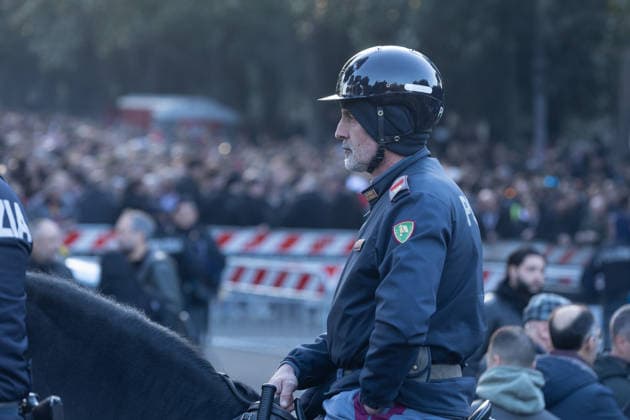 Police officers check on Stuttgart fans at Villa Borghese before the Roma-Stuttgart Europa League match.  Copyright: xMatteoxNardonex xipa-agency.netx xMatteoxNardonex IPA_Agency_IPA70424212