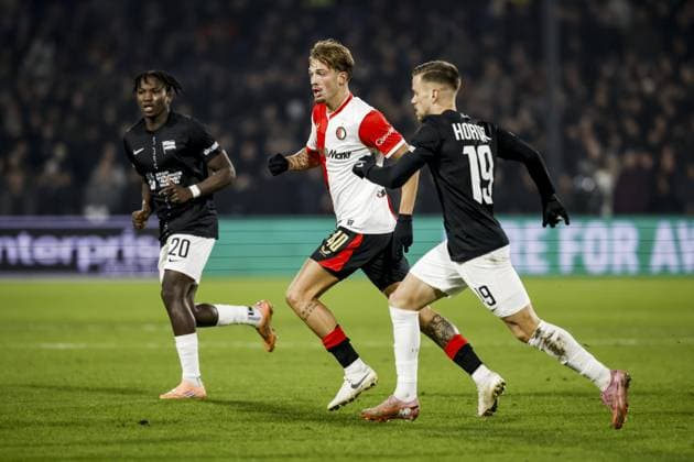 ROTTERDAM - (l-r) Seedy Jatta of Sturm Graz, Luciano Valente of Feyenoord, and Tomi Horvat of Sturm Graz during the UEFA Europa League match between Feyenoord and SK Sturm Graz at Feyenoord Stadion de Kuip on January 22, 2026, in Rotterdam, Netherlands. BAS CZERWINSKI ANP UEFA Europa League 2025 26 League Phase MD7 2025-2026 xVIxANPxSportx xxANPxIVx 548257198 originalFilename: 548257198.jpg