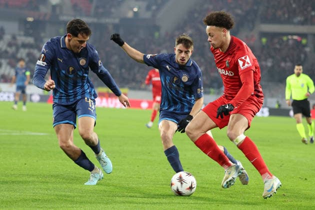 22 01 2026, xrekx, Football UEFA Europa League, SC Freiburg Maccabi Tel Aviv v l Itay Ben Hamo Maccabi Tel Aviv Noam Ben Harush Maccabi Tel Aviv Derry Scherhant SC Freiburg Zweikampf, Aktion, action, battle for the ball DFL DFB REGULATIONS PROHIBIT ANY USE OF PHOTOGRAPHS as IMAGE SEQUENCES and or QUASI VIDEO Freiburg