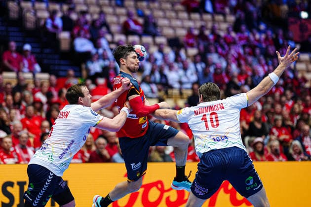 Sander Sagosen Norway, 05 , Alex Dujshebaev Spain, 10 , Vetle Roenningen Norway, 10 DEN, Spain vs, Norway, Handball, EHF European Championship 2026, Main Round, Matchday 1, 22 01 2026 DEN, Spain vs, Norway, Handball, EHF European Championship 2026, Main Round, Matchday 1, 22 01 2026 Herning Copyright: xEibner-Pressefoto MarcelxvonxFehrnx EP_MFN