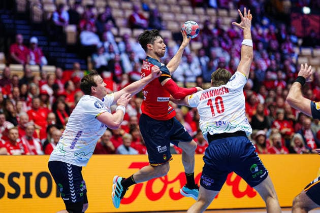 Sander Sagosen Norway, 05 , Alex Dujshebaev Spain, 10 , Vetle Roenningen Norway, 10 DEN, Spain vs, Norway, Handball, EHF European Championship 2026, Main Round, Matchday 1, 22 01 2026 DEN, Spain vs, Norway, Handball, EHF European Championship 2026, Main Round, Matchday 1, 22 01 2026 Herning Copyright: xEibner-Pressefoto MarcelxvonxFehrnx EP_MFN