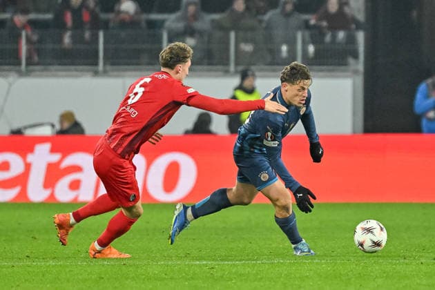 Patrick Osterhage SC Freiburg, 06 , Itamar Noy Maccabi Tel Aviv FC, 30 on the ball GER, SC Freiburg Maccabi Tel Aviv, Football, Europa League, Matchday 7, Season 2025 2026, 22 01 2026 GER, SC Freiburg Maccabi Tel Aviv, Football, Europa League, Matchday 7, Season 2025 2026, 22 01 2026 Freiburg Copyright: xEibner-Pressefoto ThomasxHessx EP_THS
