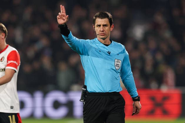 2026-01-22 Feyenoord v SK Sturm Graz - UEFA Europa League, League phase, MD7 ROTTERDAM, NETHERLANDS - JANUARY 22: Referee Umut Meler gestures during the UEFA Europa League, League phase, MD7 match between Feyenoord and SK Sturm Graz at Stadion Feijenoord on January 22, 2026 in Rotterdam, Netherlands. Rotterdam Stadion Feijenoord Netherlands Content not available for redistribution in The Netherlands directly or indirectly through any third parties. Copyright: xHansxvanxderxValkx