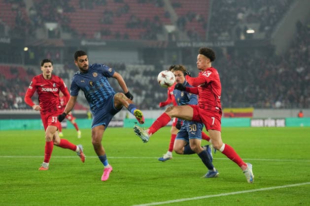 UEFA Europa League SC Freiburg vs Maccabi Tel Aviv, 11 12 2026 Duel between Raz Shlomo Maccabi Tel Aviv, 13 and Derry Scherhant SC Freiburg, 7 UEFA Europa League SC Freiburg vs Maccabi Tel Aviv, Europa Park Stadium, 11 12 2026 Copyright: xBEAUTIFULxSPORTS Boscox