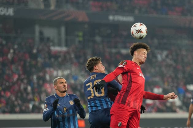 UEFA Europa League SC Freiburg v Maccabi Tel Aviv, 11 12 2026 Derry Scherhant SC Freiburg, 7 with a header in front of Itamar Noy Maccabi Tel Aviv, 30 UEFA Europa League SC Freiburg v Maccabi Tel Aviv, Europa Park Stadium, 11 12 2026 Copyright: xBEAUTIFULxSPORTS Boscox