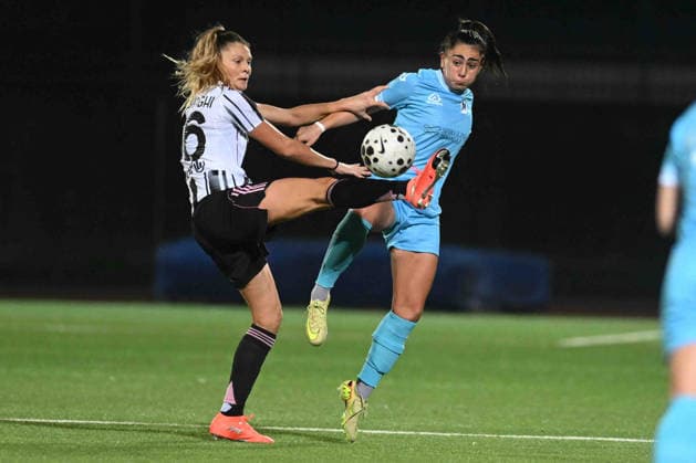 Michela Cambiaghi of Juventus FC competes for the ball Bianca Vergani with during the Coppa Italia Femminile between Napoli Women vs Juventus FC :Agostino Gemito Live Photo  Copyright: xAgostinoxGemito IPAxSportx xipa-agency.netx xx IPA_70424232 IPA_Agency_IPA70424232