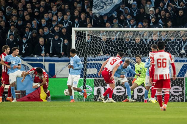 260122 Pontus Jansson and goalkeeper Melker Ellborg of Malmö FF during the UEFA Europa League football match between Malmö FF and Crvena Zvezda on January 22, 2026 in Malmö Photo Petter Arvidson BILDBYRAN kod PA PA1132 fotboll football soccer fotball uefa europa league europa league malmö ff crvena zvezda bbeng röda stjärnan  Copyright: PETTERxARVIDSON BB260122PA110