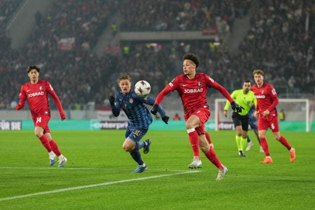 UEFA Europa League SC Freiburg vs Maccabi Tel Aviv, 11 12 2026 Derry Scherhant SC Freiburg, 7 on his way into the opponents sixteen with the ball UEFA Europa League SC Freiburg vs Maccabi Tel Aviv, Europa Park Stadium, 11 12 2026 Copyright: xBEAUTIFULxSPORTS Boscox