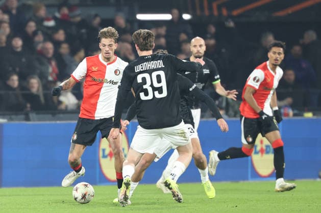 SOCCER - UEFA EL, Feyenoord vs Sturm ROTTERDAM,NETHERLANDS,22.JAN.26 - SOCCER - UEFA Europa League, Feyenoord Rotterdam vs SK Sturm Graz. Image shows Luciano Valente (Feyenoord) and Luca Weinhandl (Sturm).  GEPAxpictures xChrisxBauer
